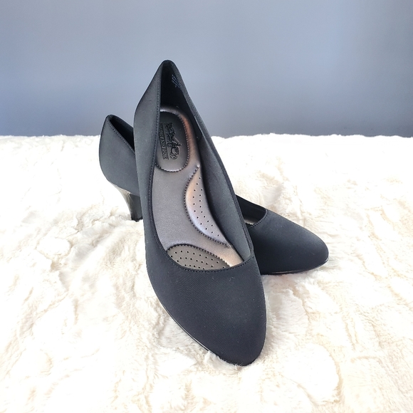 Coach and Four Black Classic Heels, Size 9, NWOT - Picture 2 of 9